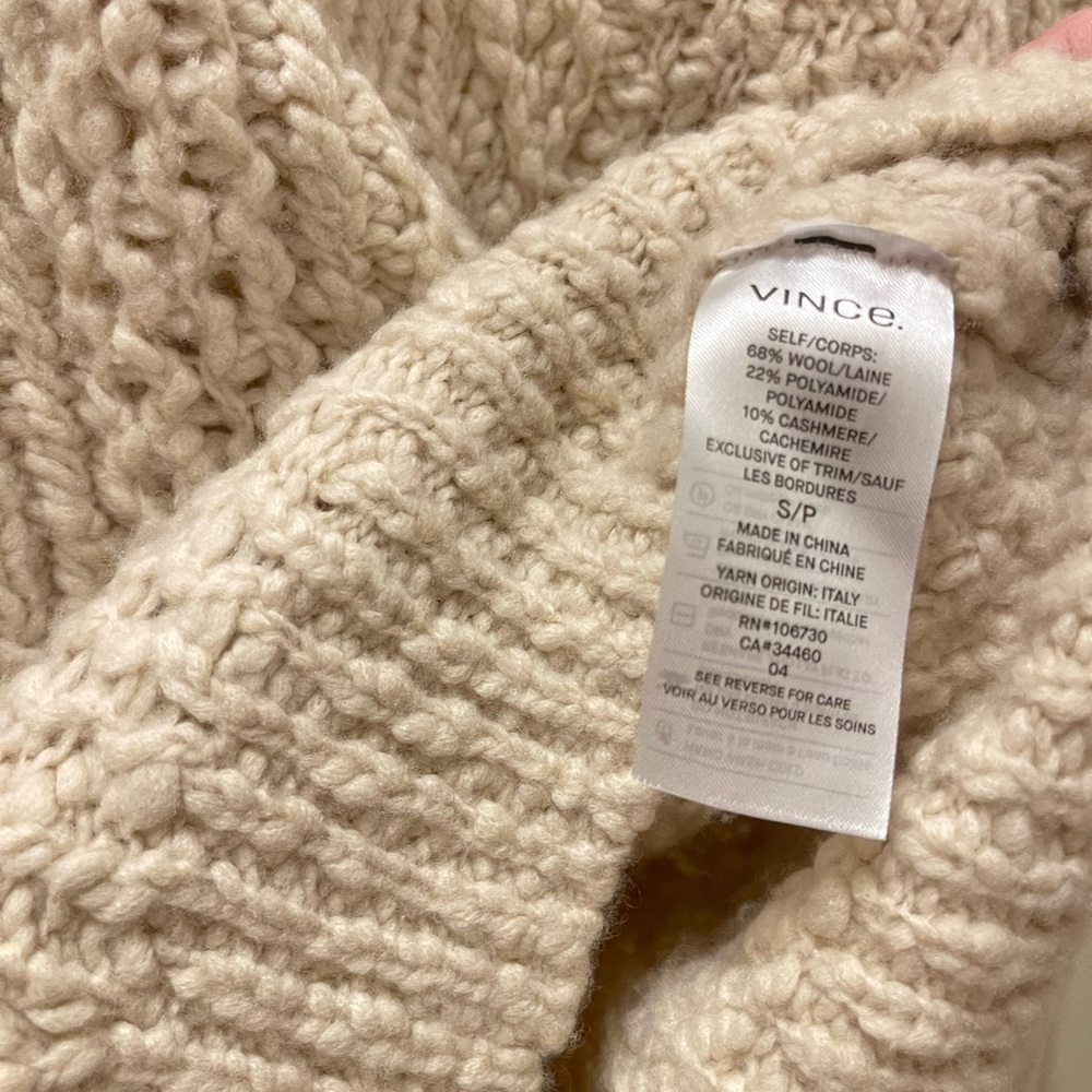 Vince Women's Beige Wool-Blend Sweater
Rarely used
ALL SALES ARE FINAL!